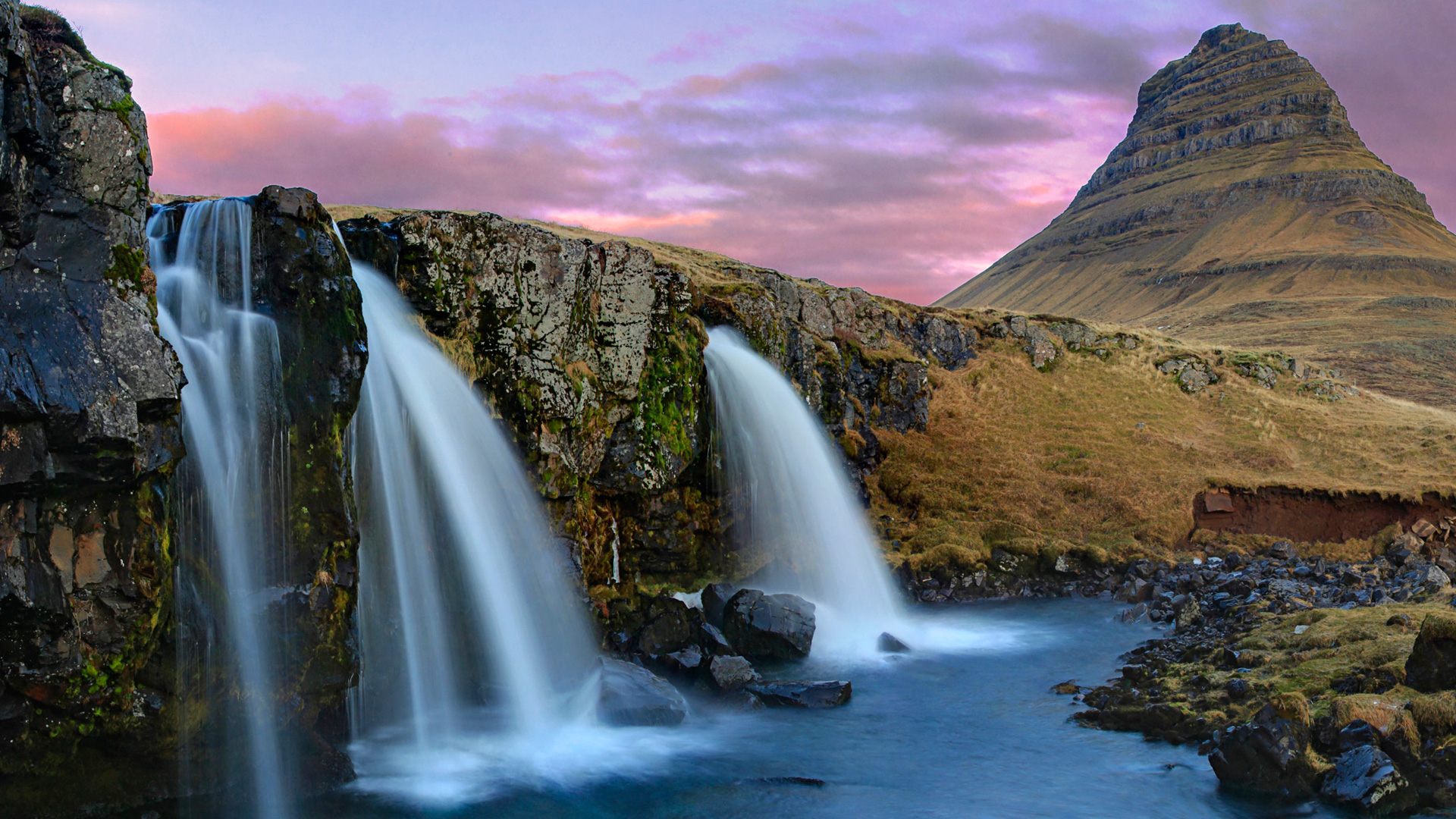 Гора kirkjufell, водопады Исландии. обои скачать