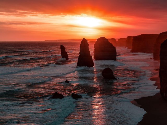 Двенадцать апостолов береговая линия скала закат природа