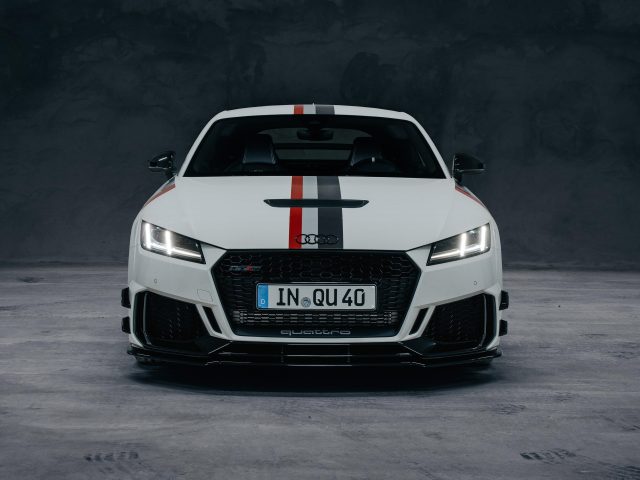 Белый audi tt rs купе 40 лет quattro 2020 автомобили