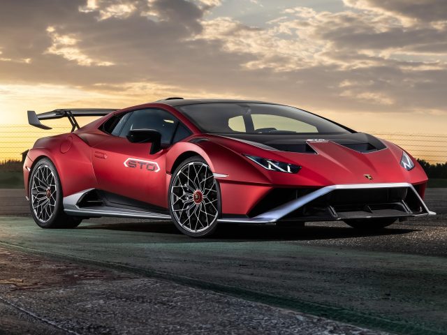Lamborghini huracan sto 2021 2 автомобиля