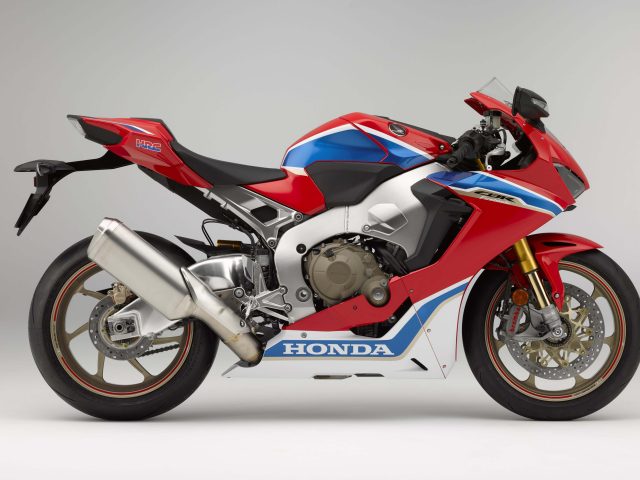 Хонда cbr1000rr с пакетом обновления 2 4к.