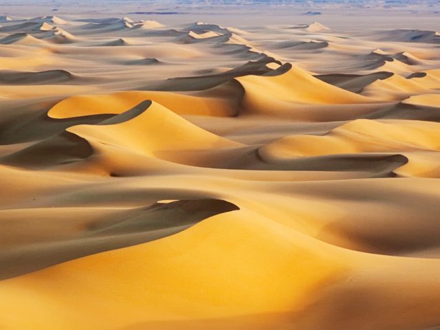 Песчаные дюны Восход белая пустыня Египет.