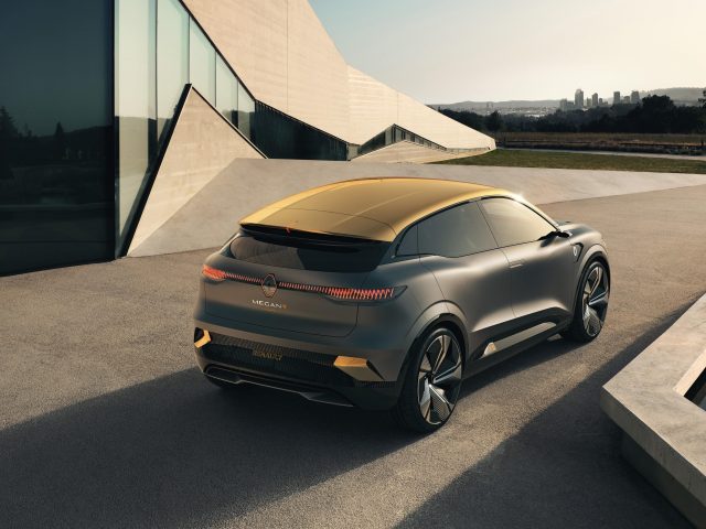 Renault megane vision 2020 2 автомобиля