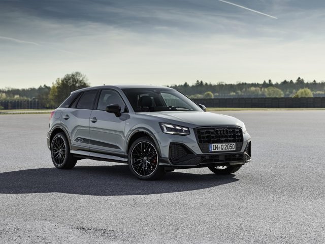 Audi q2 35 tfsi S line 2020 3 автомобиля