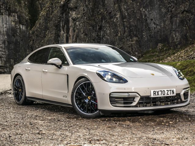 Porsche panamera gts 2020 2 автомобиля