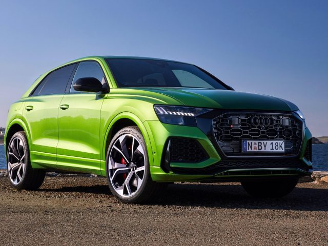 Зеленый audi rs q8 2020 4 автомобиля