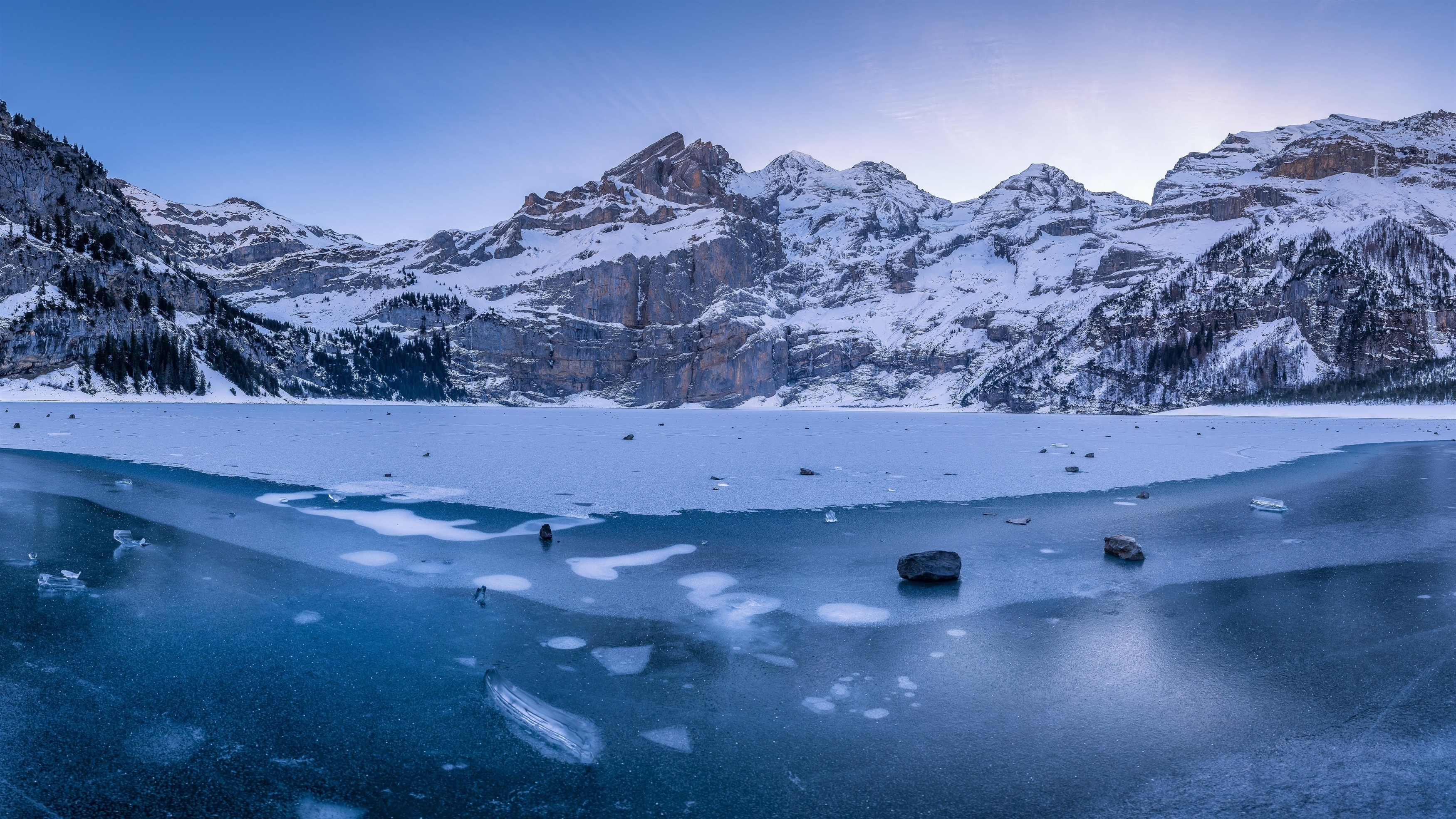 Бернские Альпы ледяное озеро гора Швейцария зимой природа обои скачать