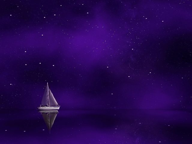 Парусная лодка фиолетовое небо