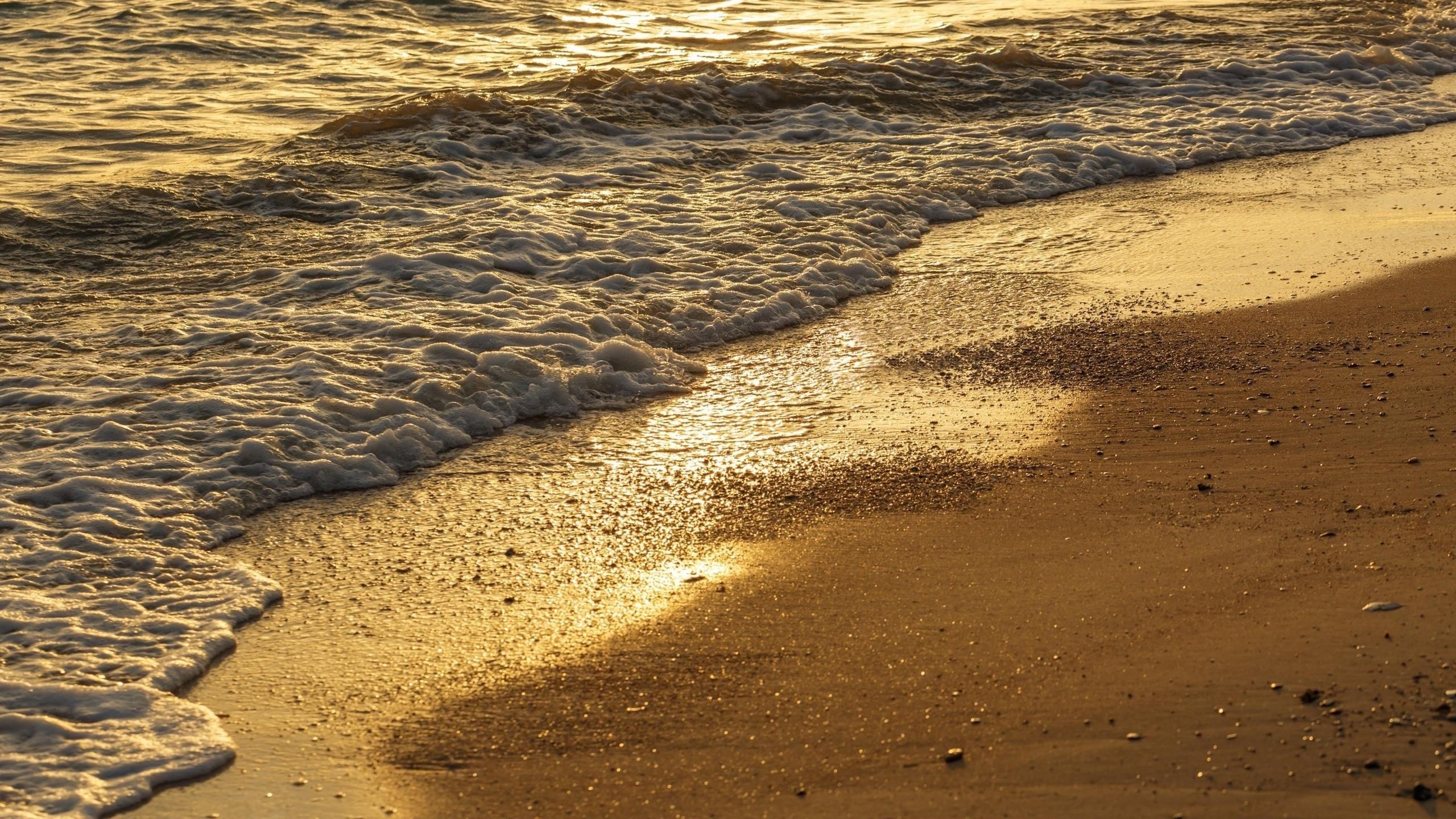 Пляж морские волны и песчаная природа обои скачать