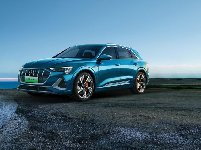 Audi e-tron 55 quattro s line 2020 автомобили