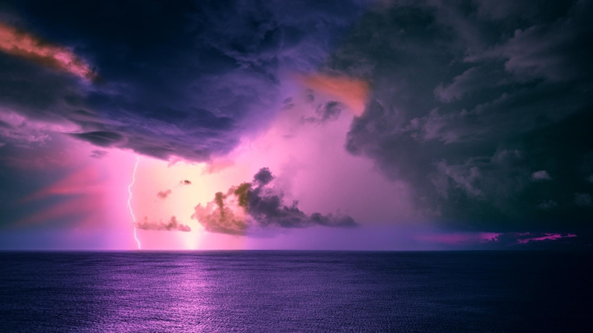 Океанский шторм с облачным горизонтом природа молнии обои скачать