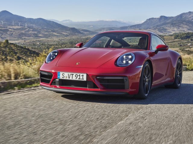 Porsche 911 carrera gts 2021 2 автомобиля